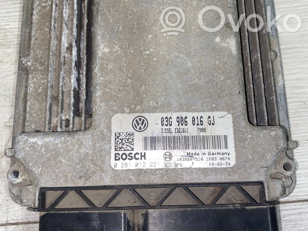 Volkswagen Golf V Engine control unit/module 