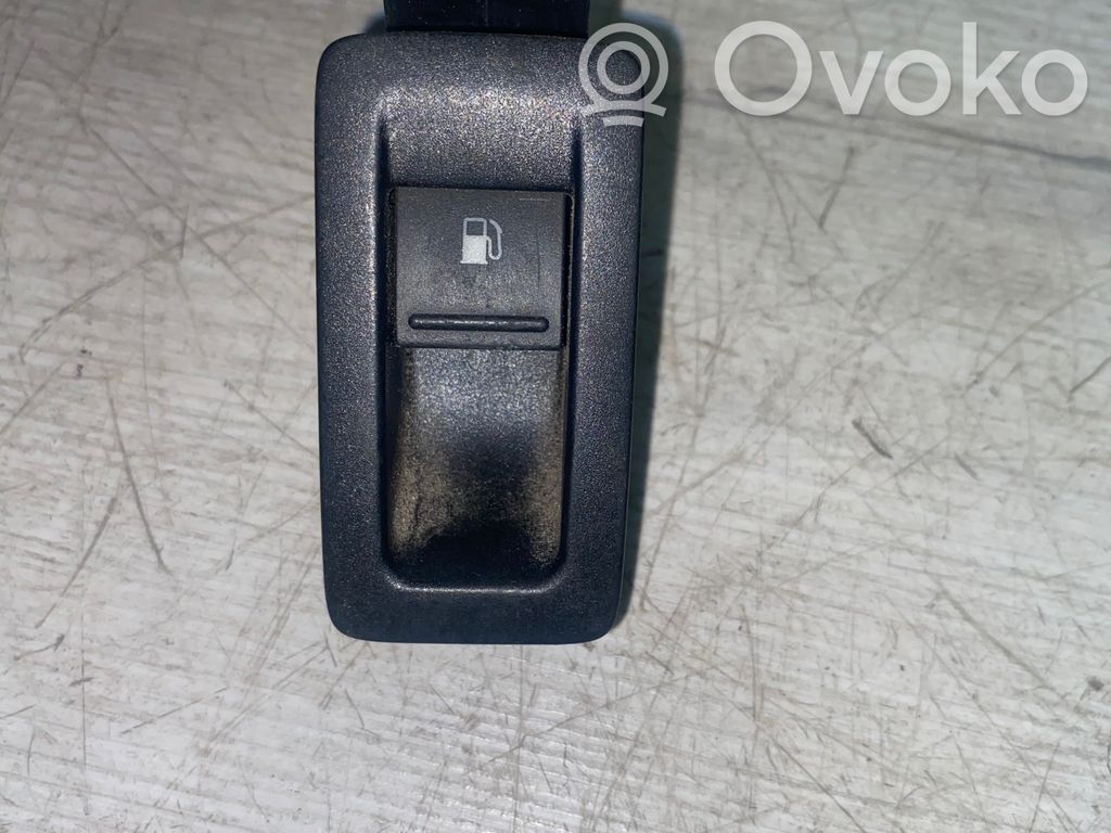 Volkswagen Touran I Fuel tank opening switch 