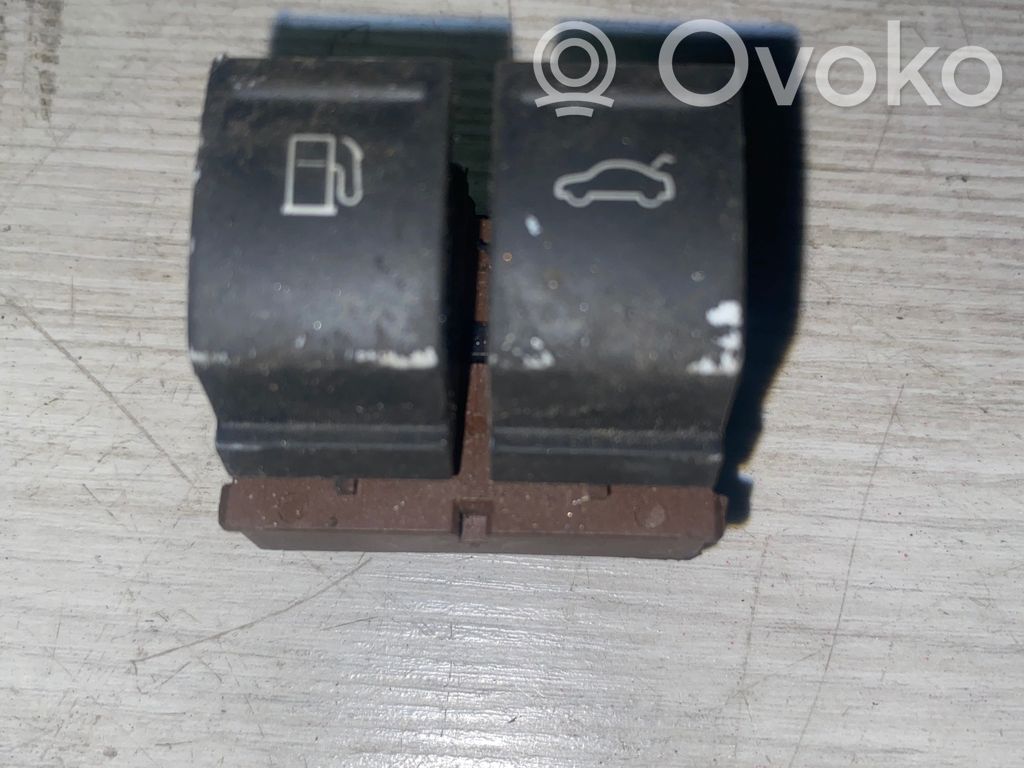 Volkswagen PASSAT B6 Fuel tank opening switch 