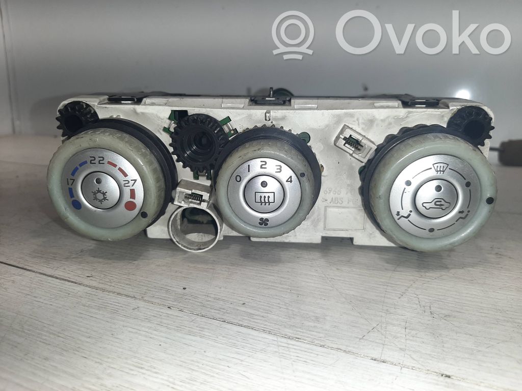 Climate control unit   69667301