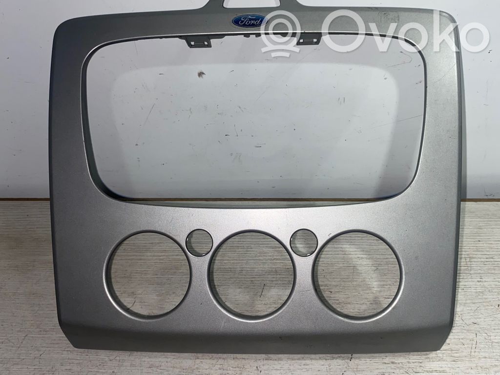 Ford Focus Radio/GPS head unit trim 