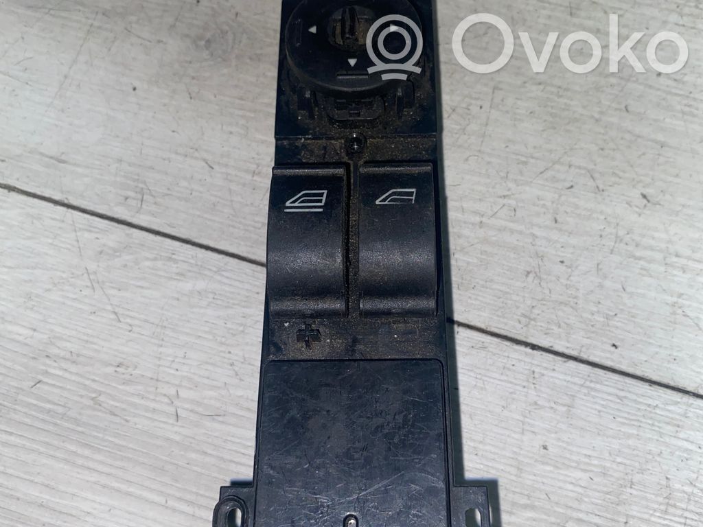 Ford Focus Electric window control switch 