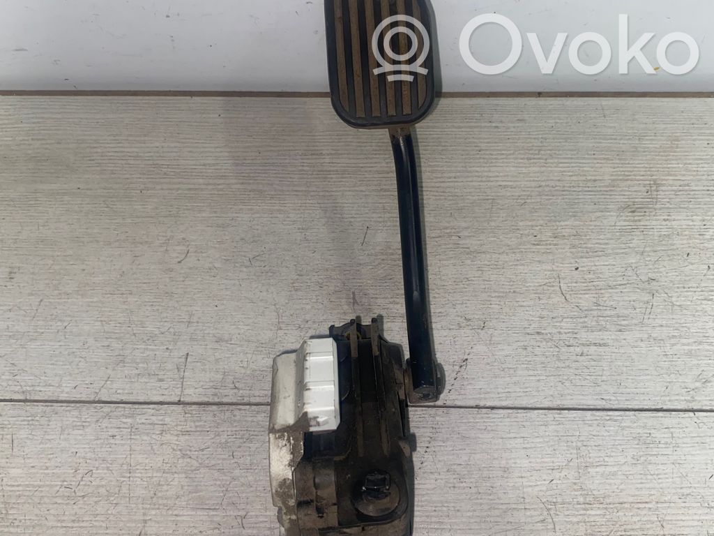 Volvo V70 Akceleratoriaus pedalas 