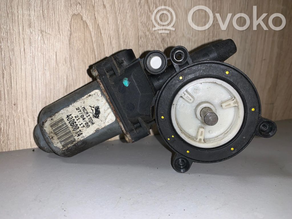 Nissan Primera Galinis varikliukas langų pakėlėjo 