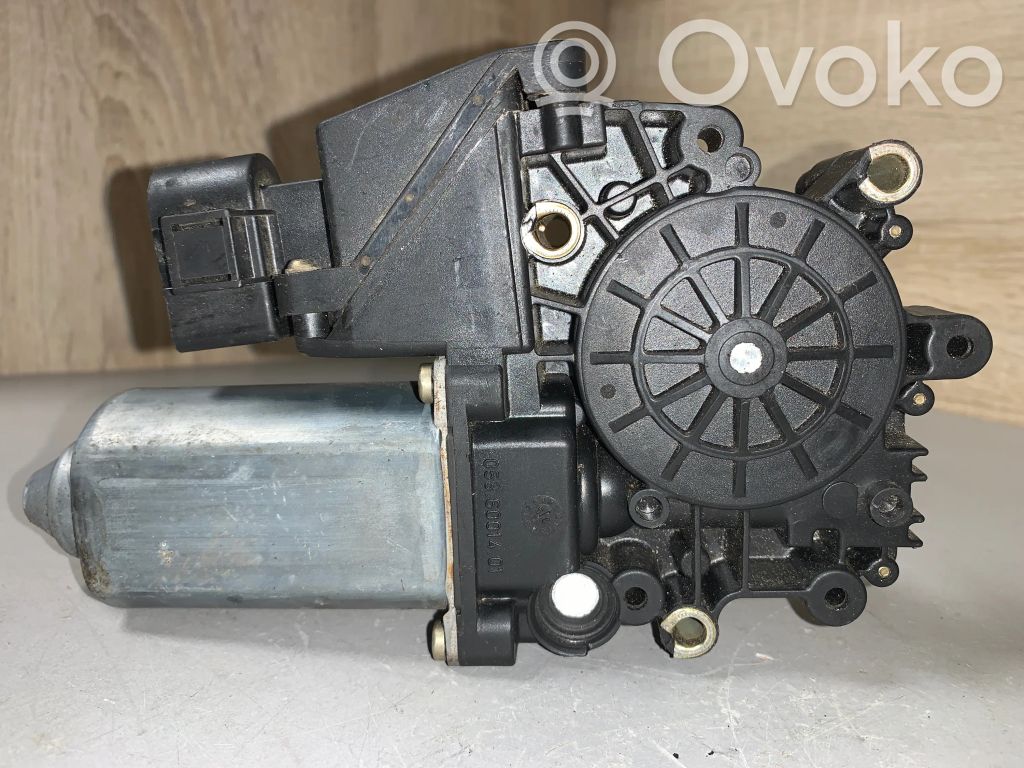 Audi A4 S4 B5 8D Front door window regulator motor 