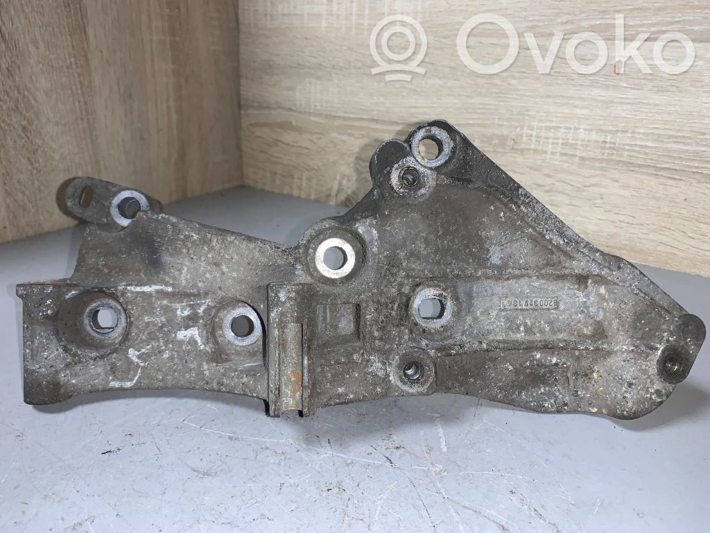 Renault Megane II Generator/alternator bracket 