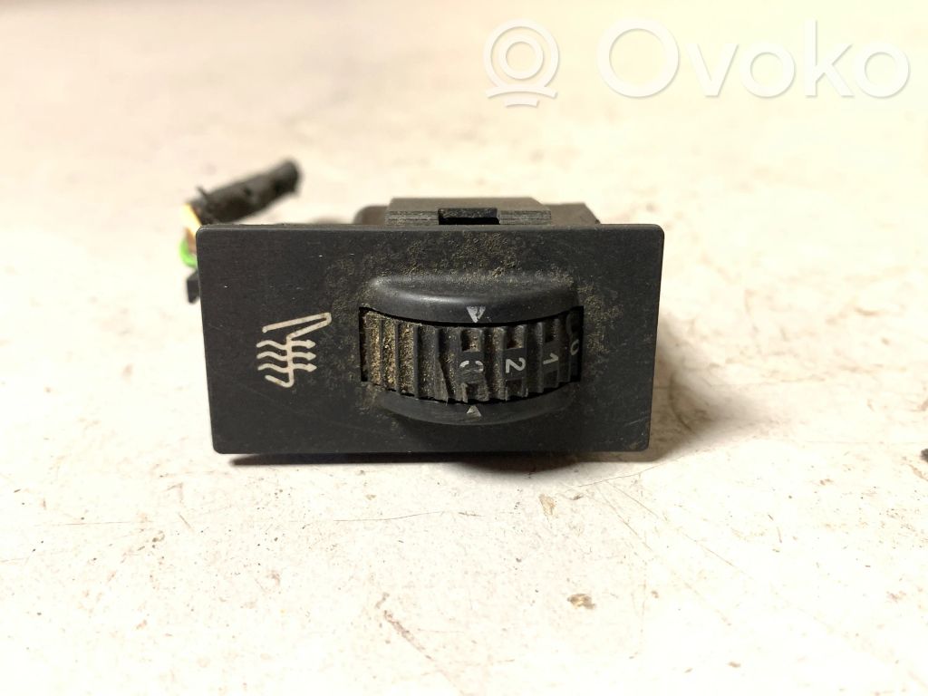 Peugeot 407 Seat heating switch 