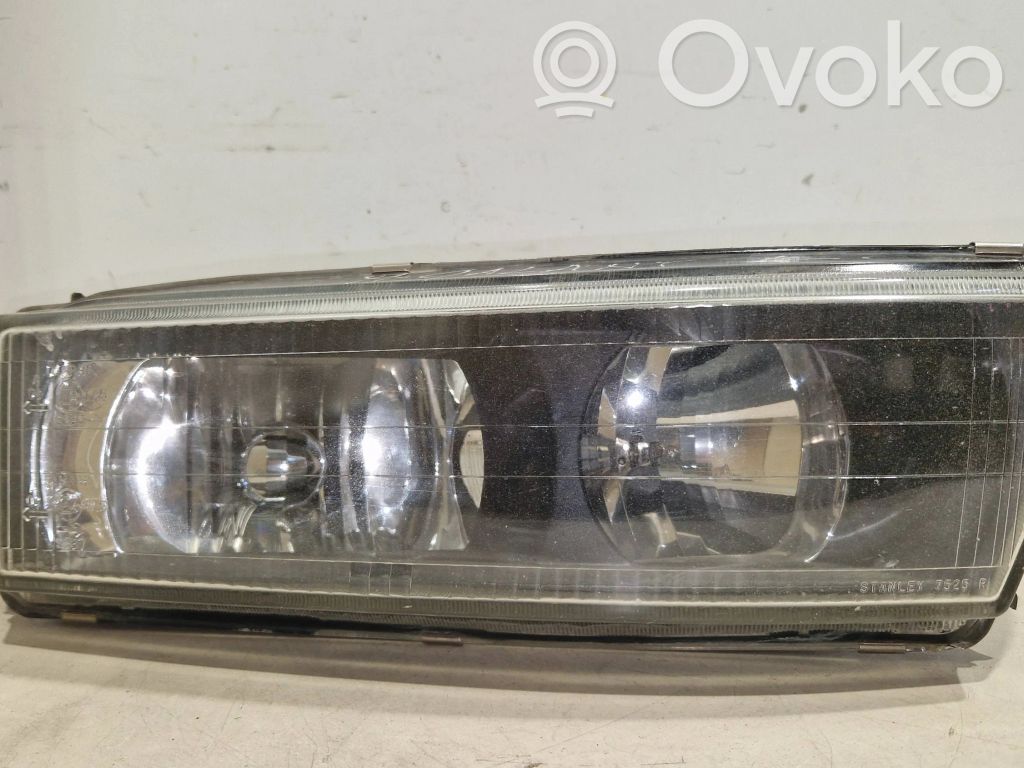 Mitsubishi Galant Lampa przednia 