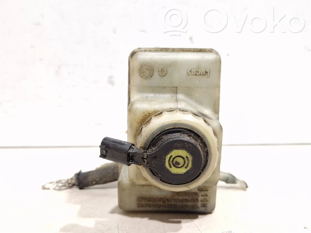 BMW 5 E39 Brake fluid reservoir 