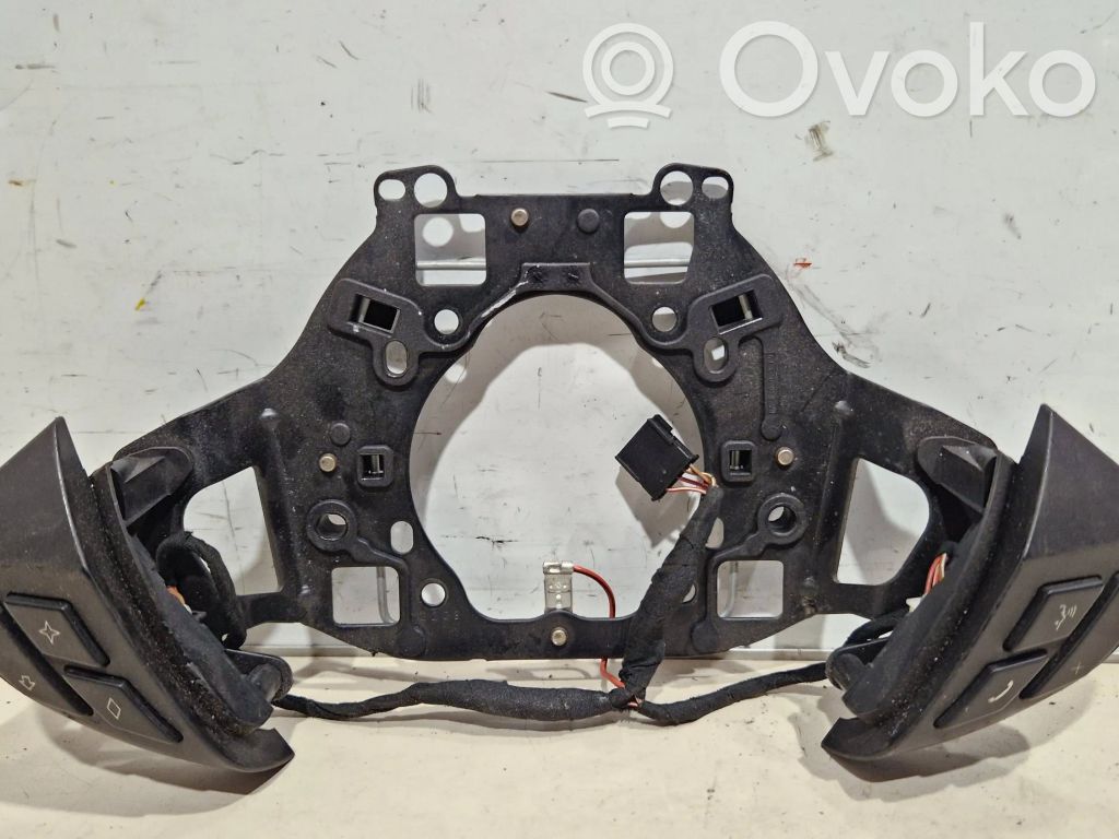 Boutons / interrupteurs volant   607889700A