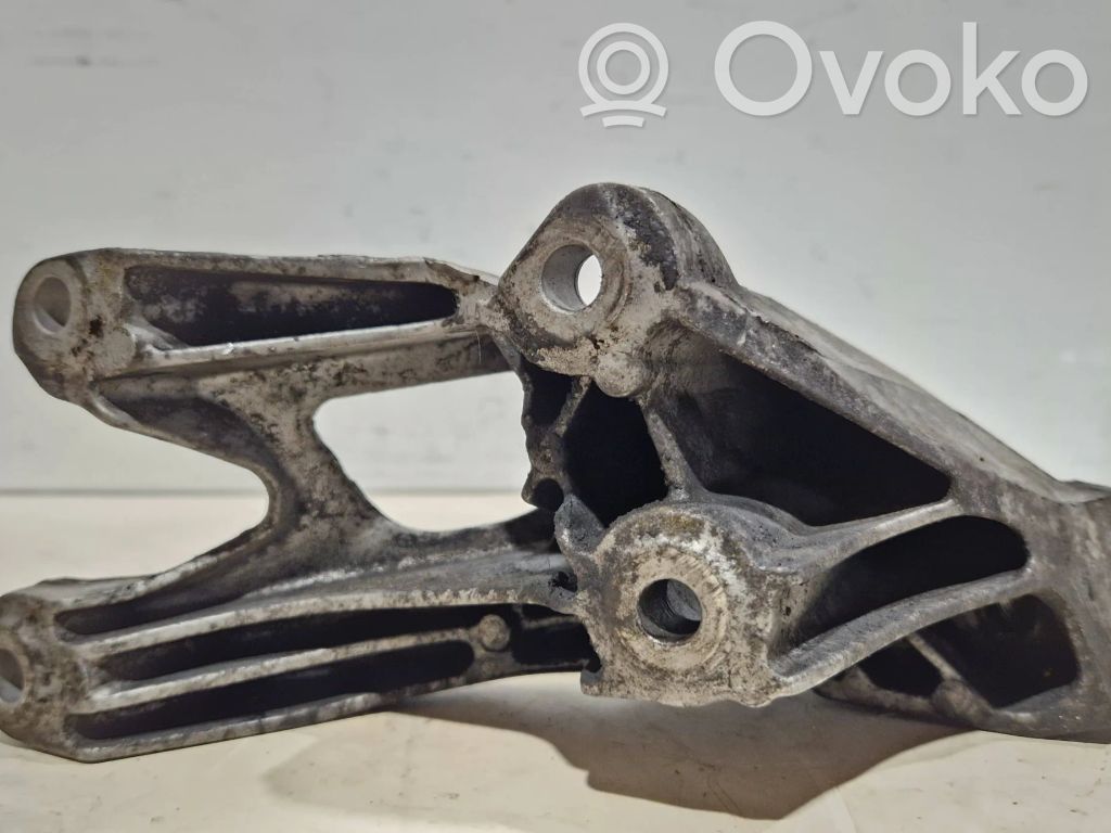 Audi A4 S4 B8 8K Engine mounting bracket 