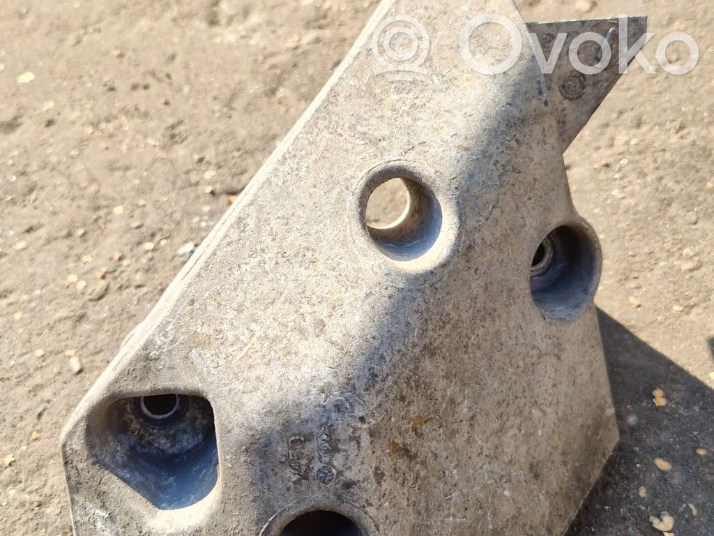 Skoda Fabia Mk1 (6Y) Engine mounting bracket 