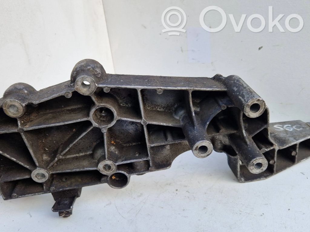 Volvo S60 Engine mounting bracket 