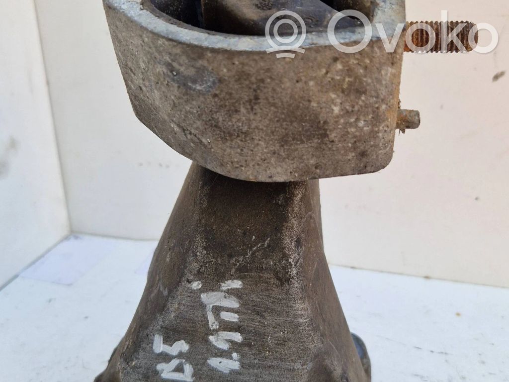 Volkswagen PASSAT B5 Gearbox mounting bracket 