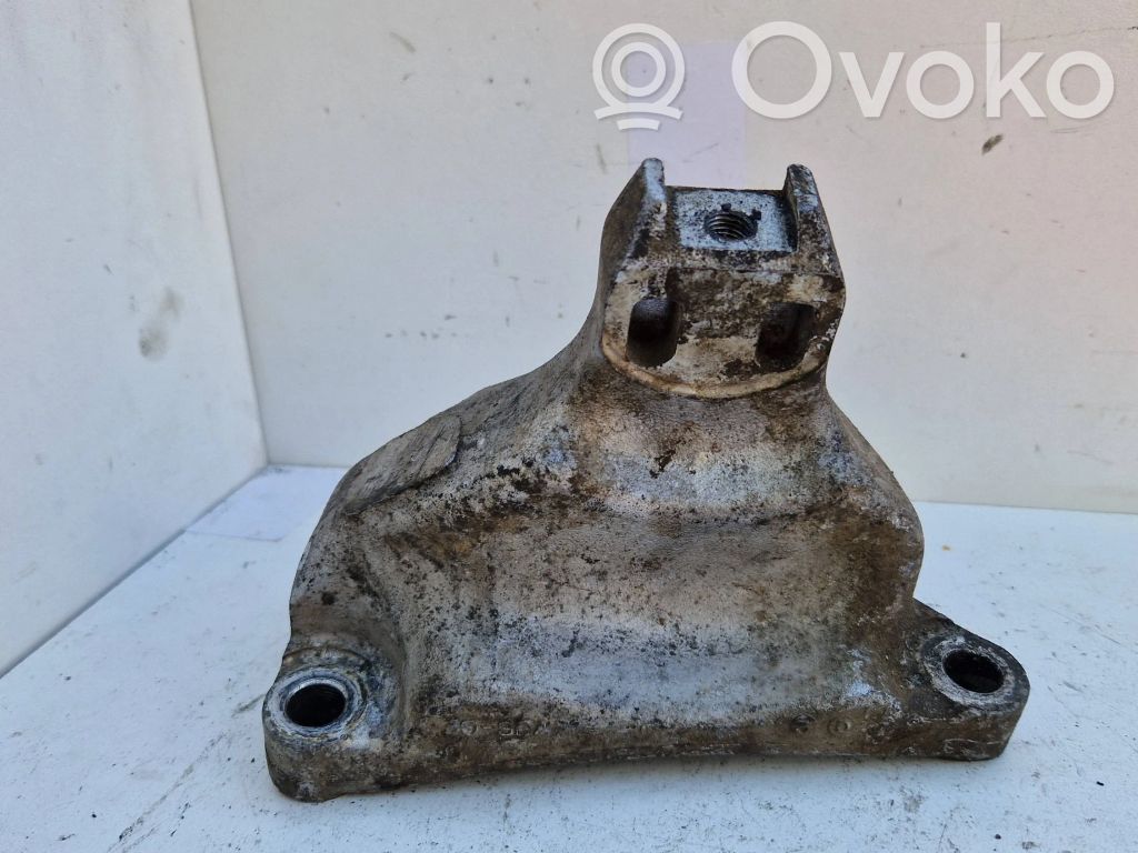 Honda Accord Engine mounting bracket 