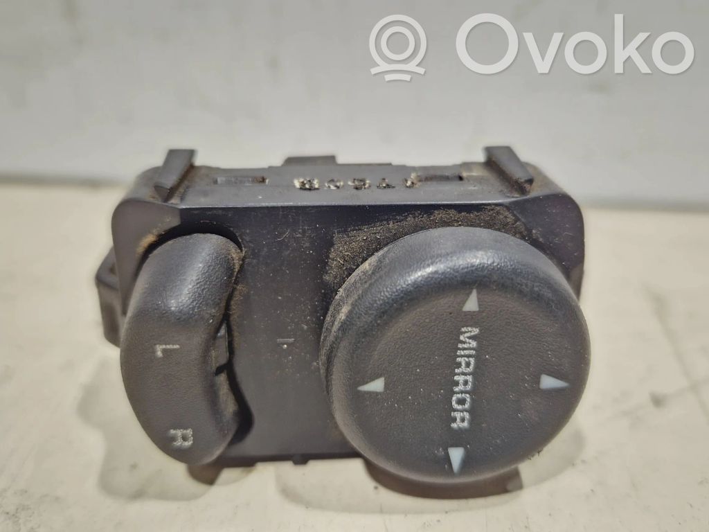 Chrysler 300M Wing mirror switch 