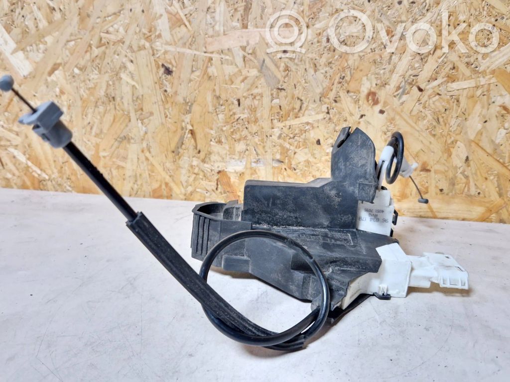 Peugeot 407 Priekšpusē slēdzene 