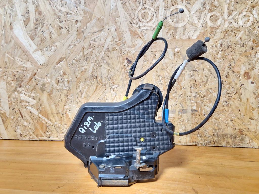 Toyota RAV 4 (XA20) Rear door lock 
