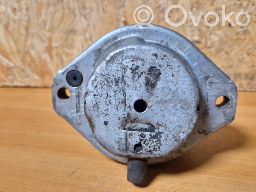 BMW 5 E60 E61 Engine mount bracket 