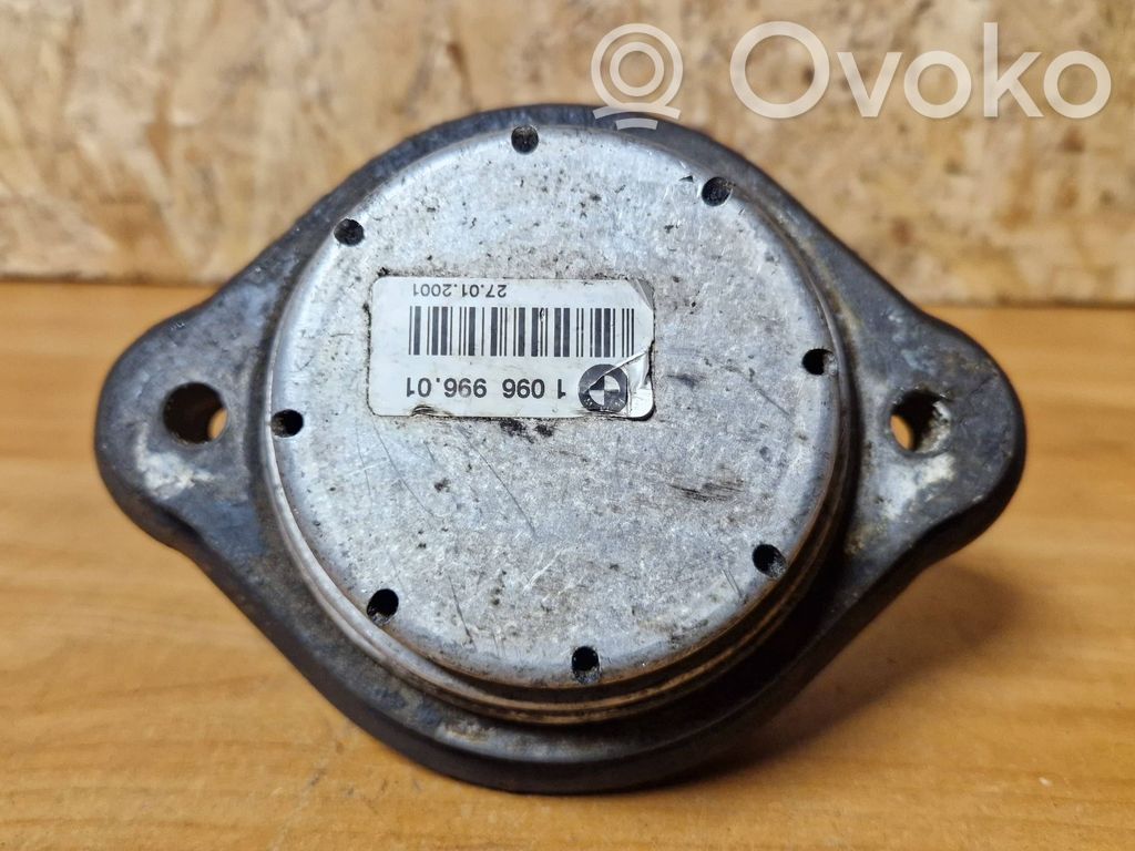 BMW X5 E53 Engine mount bracket 
