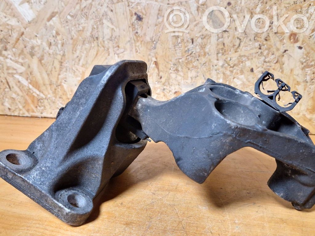 Renault Megane III Engine mount bracket 