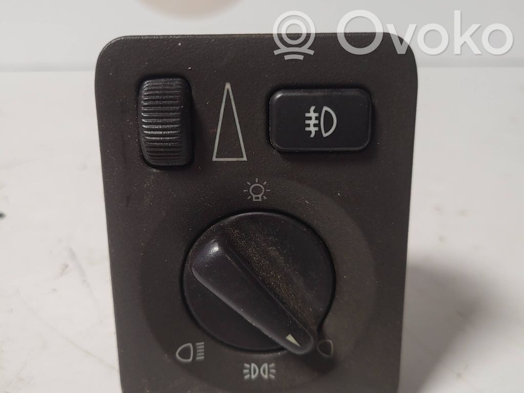 Light switch   758173