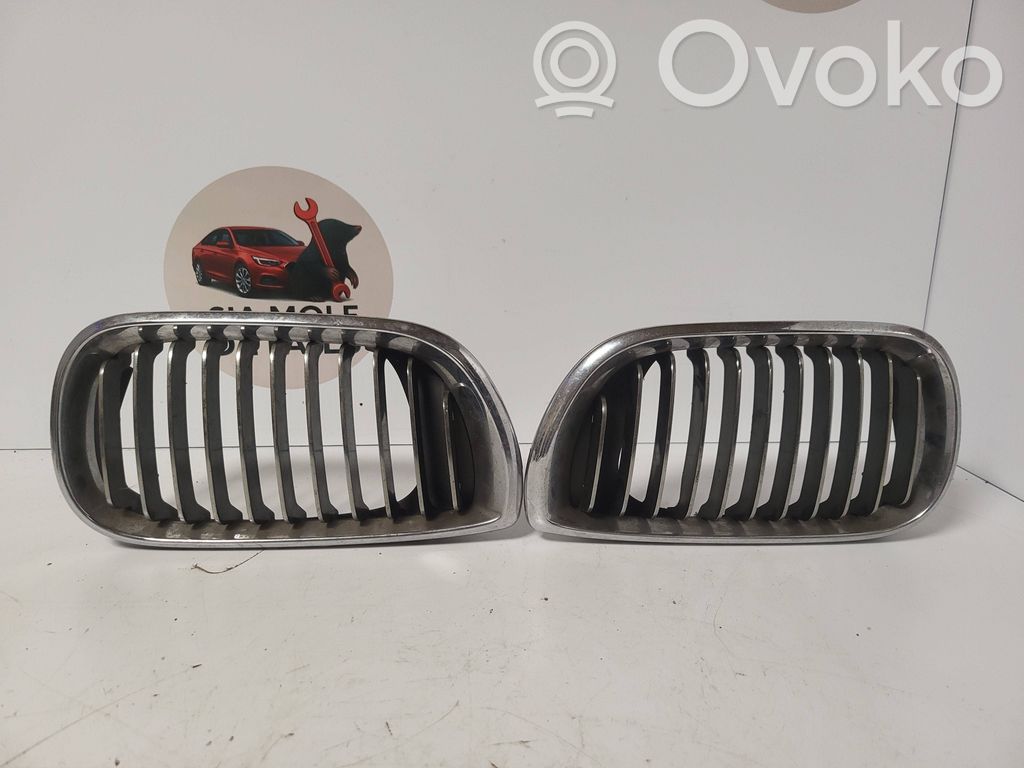 Grille de calandre avant   70305480