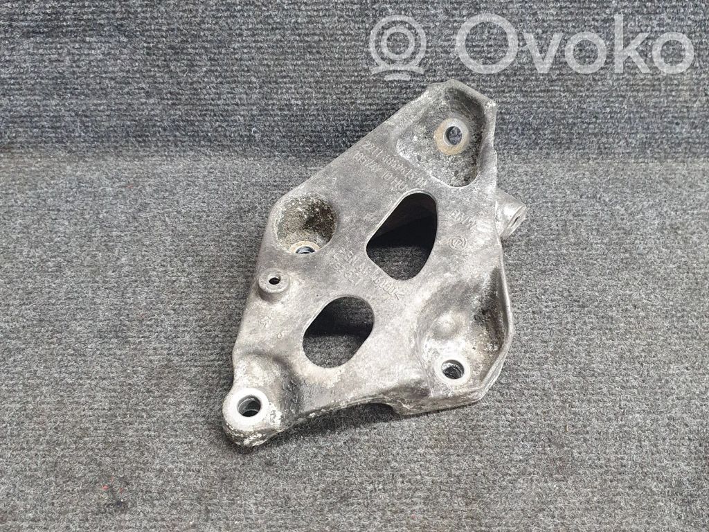 BMW 4 F36 Gran coupe Engine mounting bracket 
