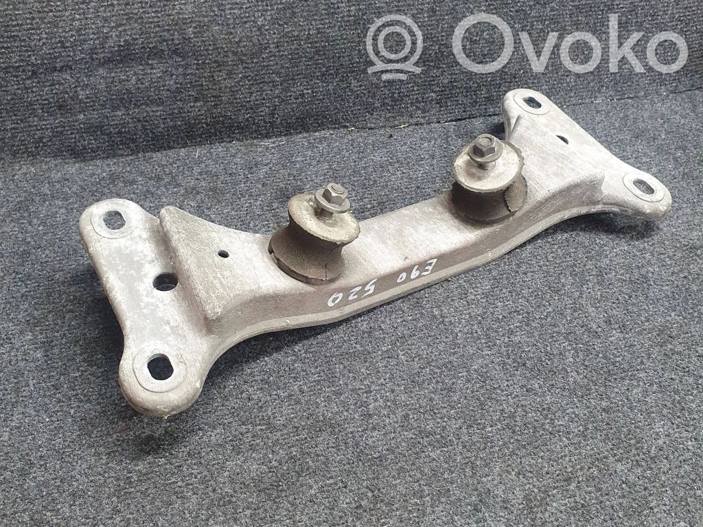 BMW 3 E90 E91 Engine mounting bracket 