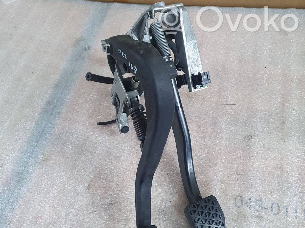 BMW 3 E90 E91 Pedal assembly 