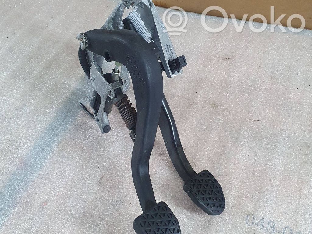 BMW 3 E90 E91 Pedal assembly 
