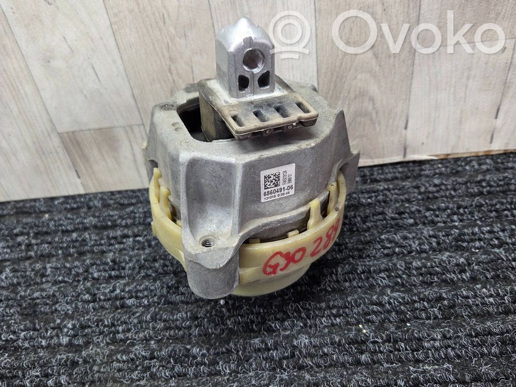 BMW 5 G30 G31 G38 Engine mount bracket 
