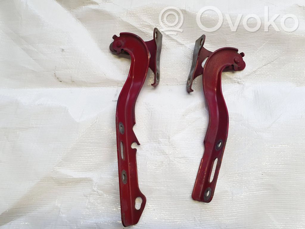 Engine bonnet/hood hinges