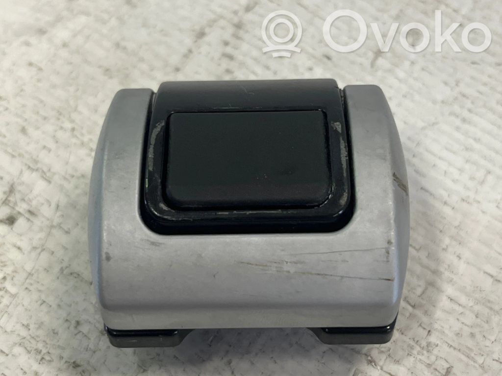 Audi A6 S6 C6 4F Bracket in trunk/boot 