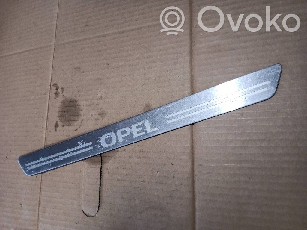 Opel Insignia A Moldura protectora del borde delantero 