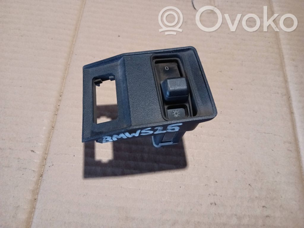 Light switch   38813705,61311384005