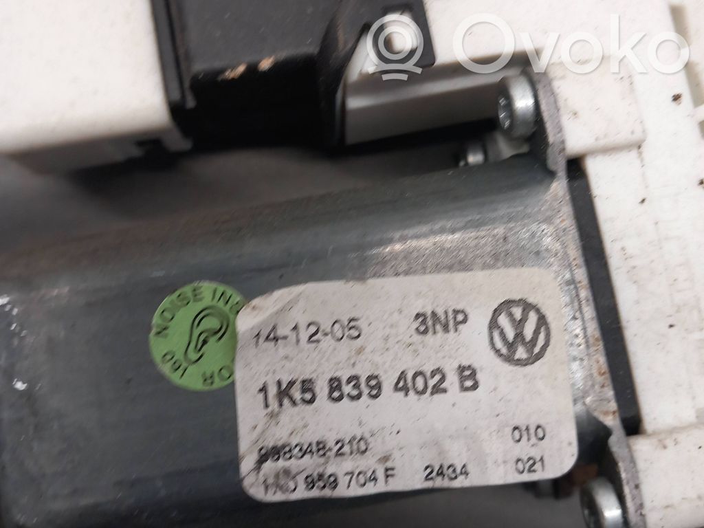 Volkswagen Golf V Rear door window regulator with motor 