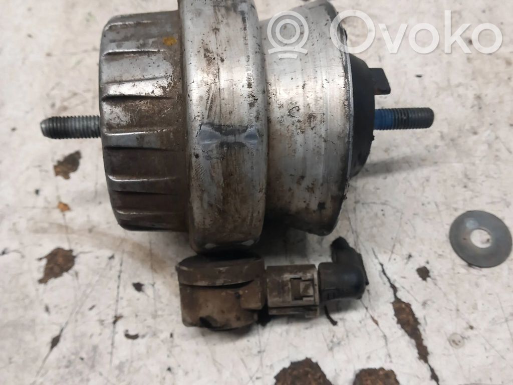 Audi A6 S6 C6 4F Engine mount bracket 