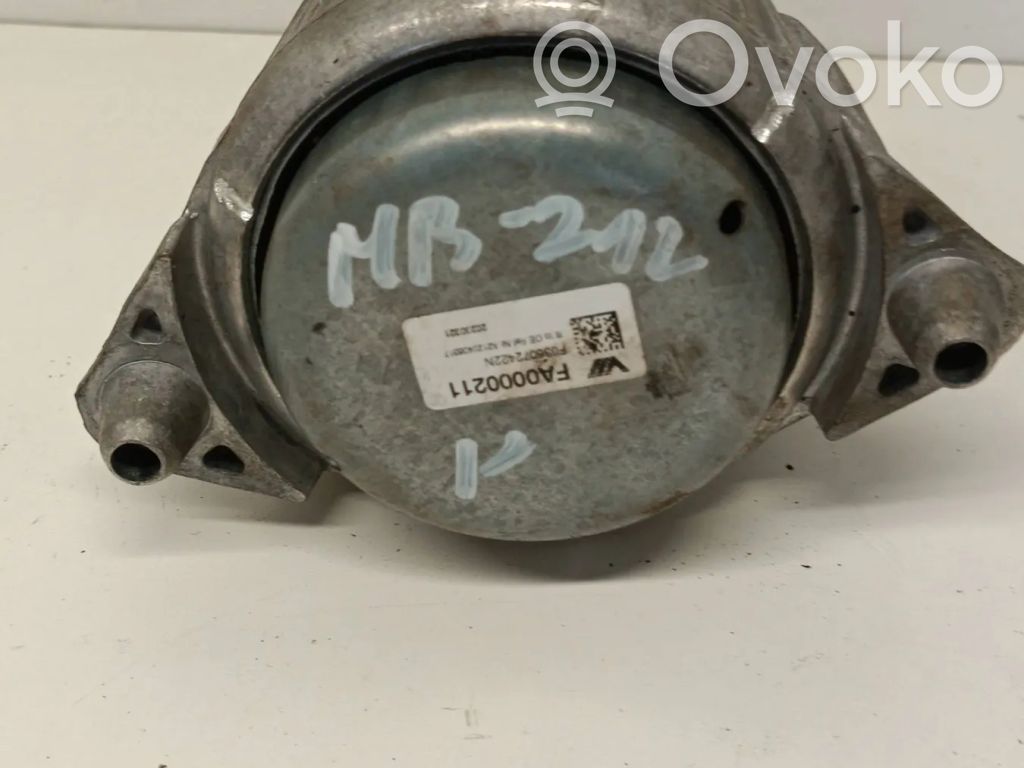 Mercedes-Benz E W212 Engine mount bracket 