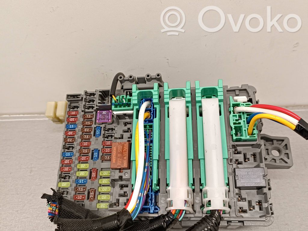Honda CR-V Ramka / Moduł bezpieczników 