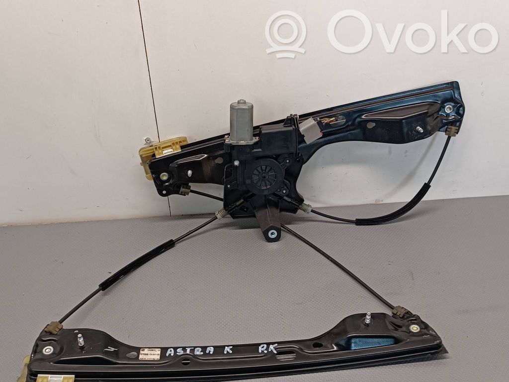 Opel Astra K Elektryczny podnośnik szyby drzwi przednich 