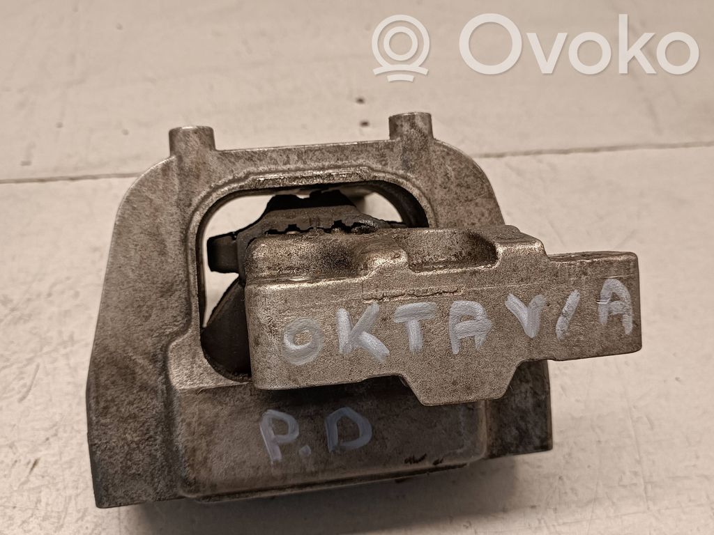 Skoda Octavia Mk3 (5E) Engine mount bracket 