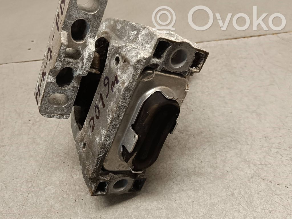 Volkswagen Golf VII Engine mount bracket 