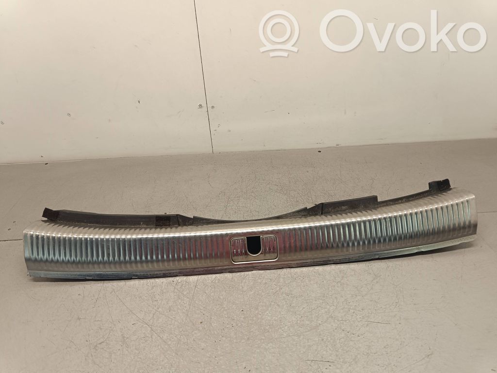 Audi A4 S4 B9 Osłona pasa bagażnika 