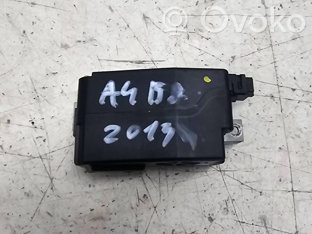 Audi A4 S4 B8 8K Ohjauspyörän lukitus 