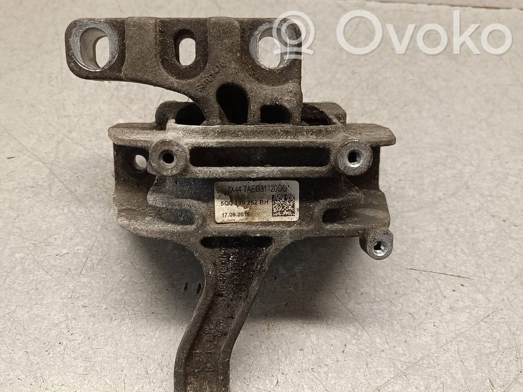 Skoda Superb B8 (3V) Engine mount bracket 