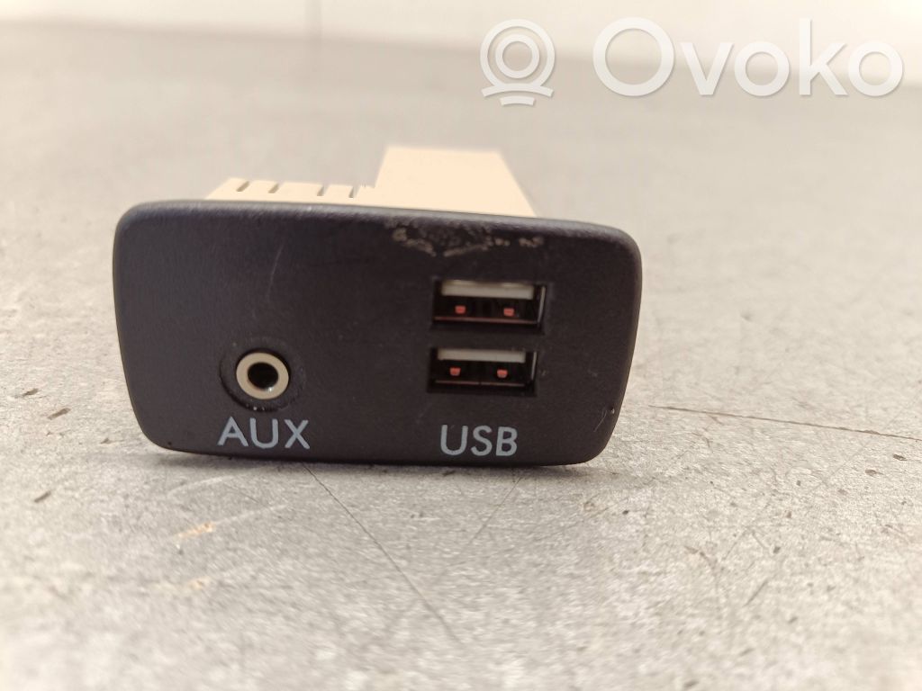 Subaru Forester SJ Enchufe conector USB 