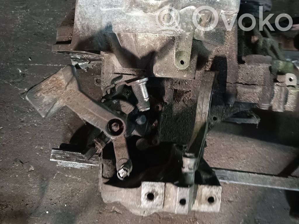 Volkswagen PASSAT B6 Manualna 6-biegowa skrzynia biegów 