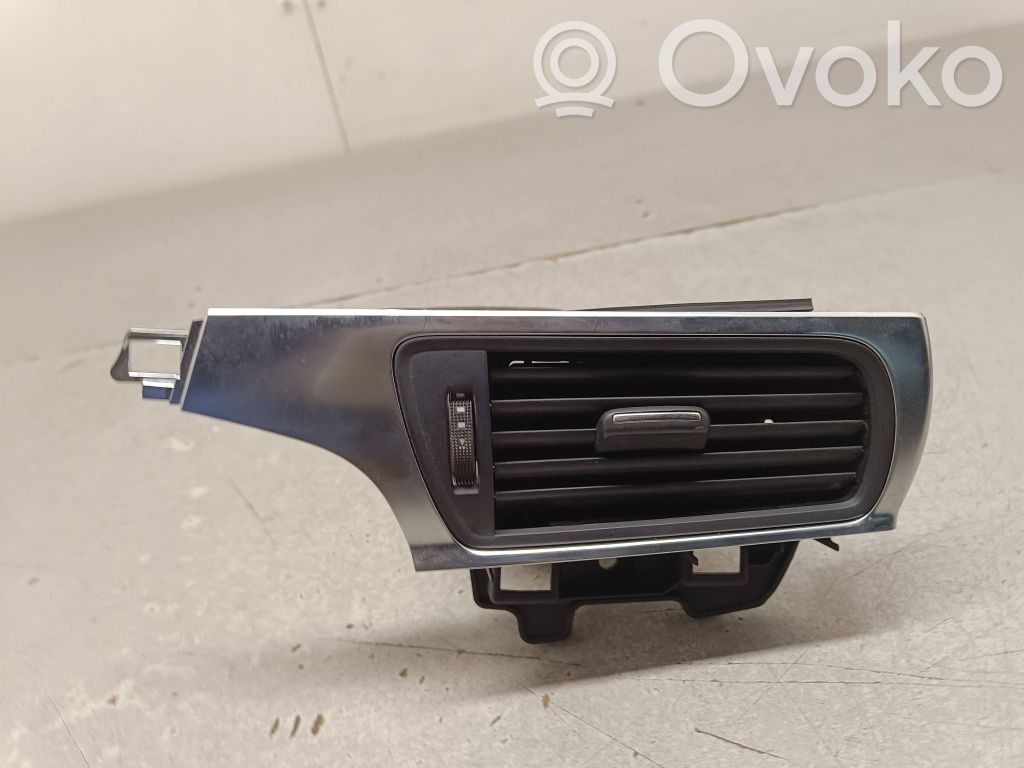 Audi A6 S6 C7 4G Boczna kratka nawiewu deski rozdzielczej 