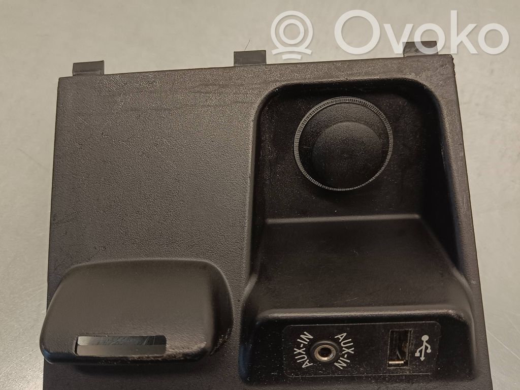 BMW X5 F15 AUX in-socket connector 